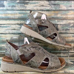 Nurture Wedge Heels Sandals Womens 8.5 Silver Snake Print Leather Zip Up Comfort